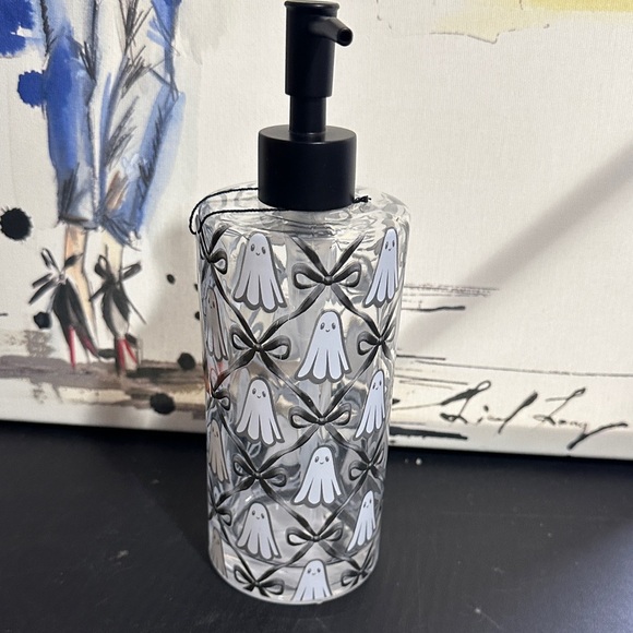 Caro Home Other - Halloween glass ghost with bows soap dispenser